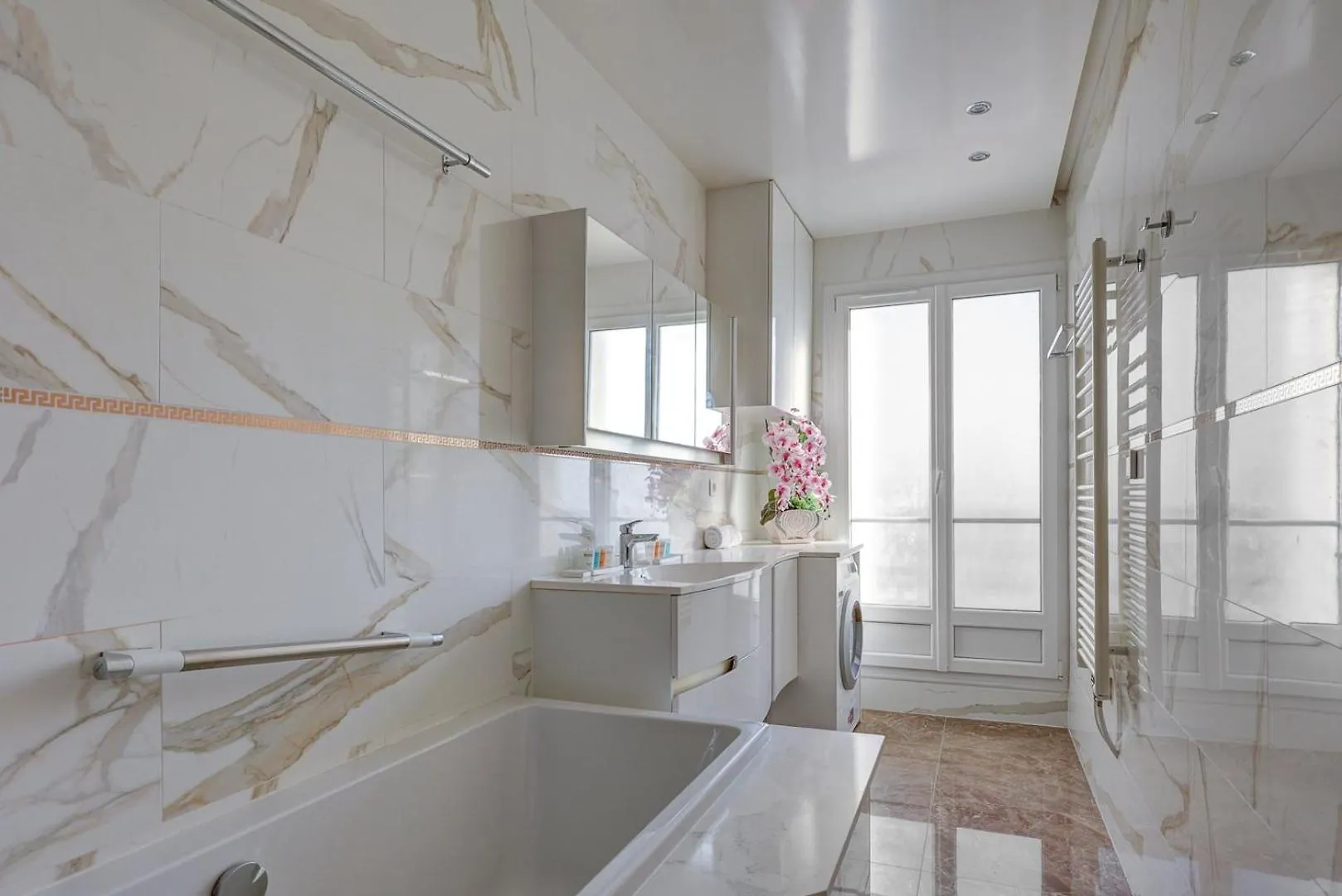 658 Estelle - Luxury Apartment